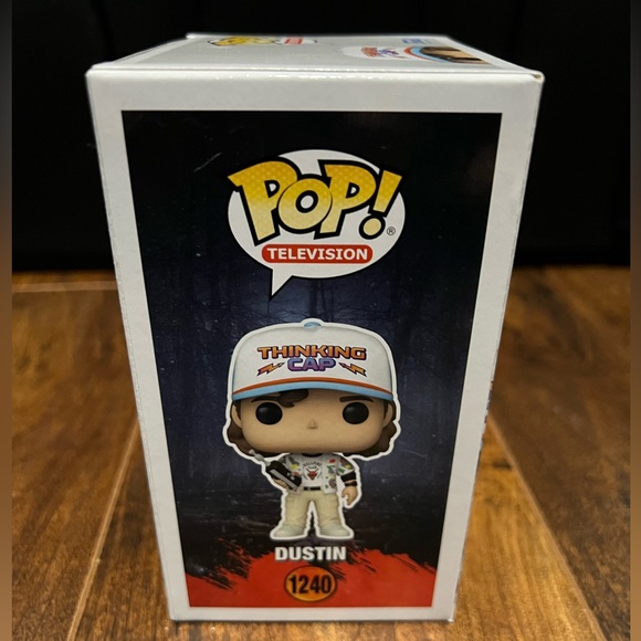 Funko Pop! TV: Stranger Things - Dustin Vinyl Figure - Picture 4 of 6